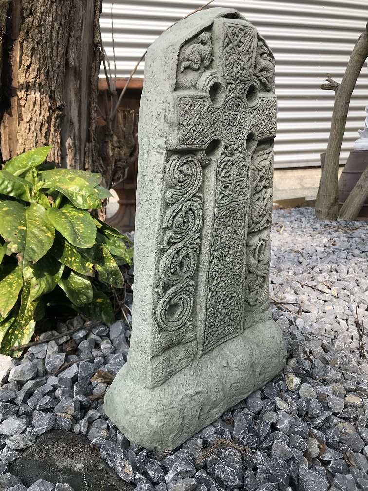 Keltisch kruis dubbelzijdig - wegenkruis - gemaakt van steen