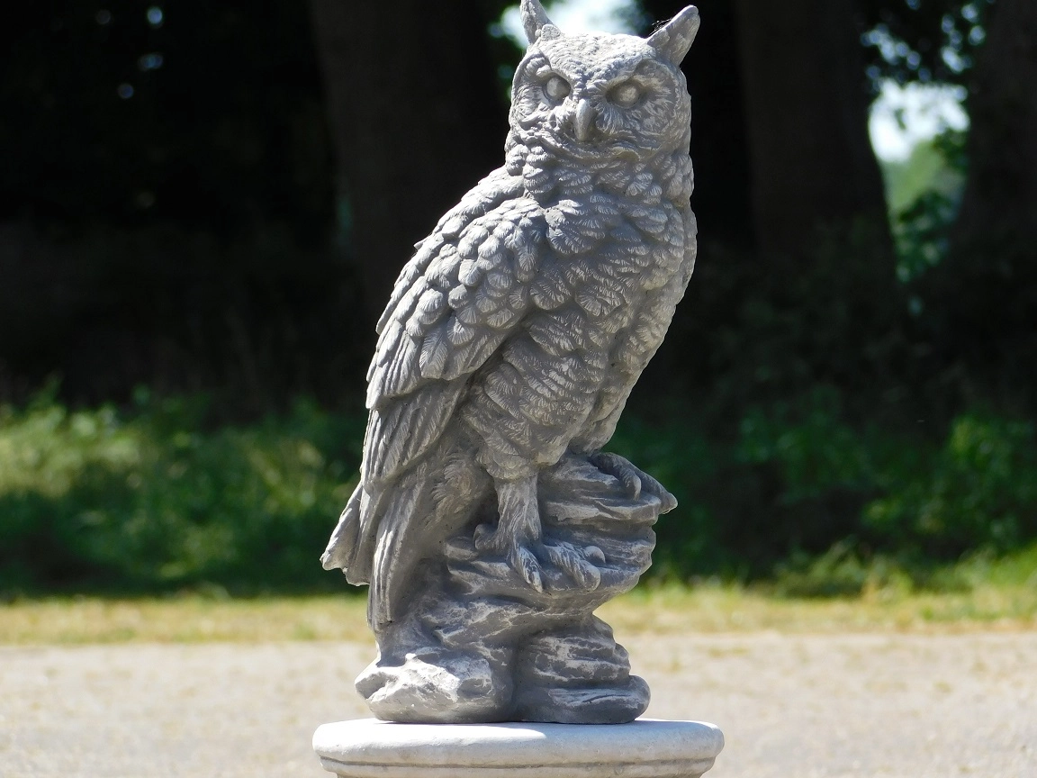 Steinfigur Eulen Auf Baumstamm Aus Massivem Steinguss - Gartendekofigur