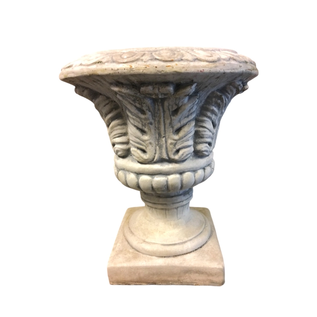 Massiver Blumenkasten aus Stein  52 cm hoch  detailreich