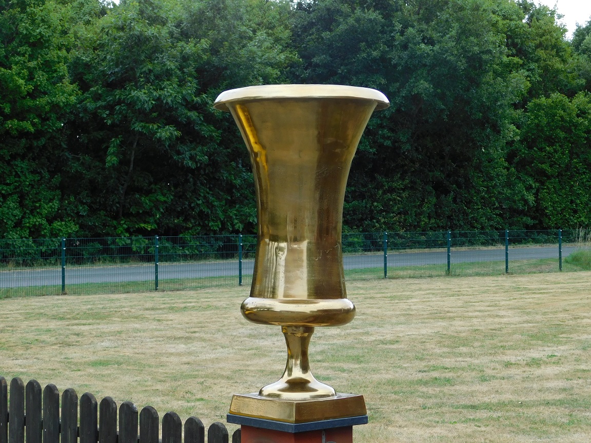 Großer Blumentopf / Vase, Kelch, goldfarbenes Aluminium
