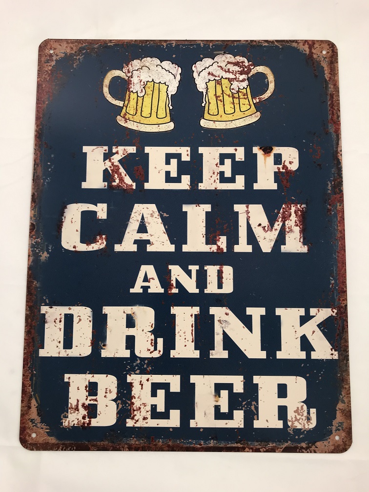 Schild mit der Aufschrift: 'KEEP CALM AND DRINK BEER', schönes Schild!