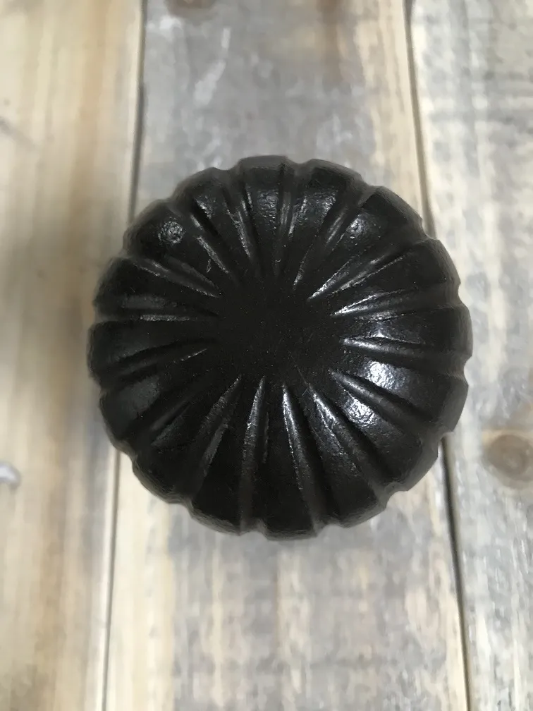 Wardlo deurknop knop 54mm/ rozet 57mm smeedijzer zwart
