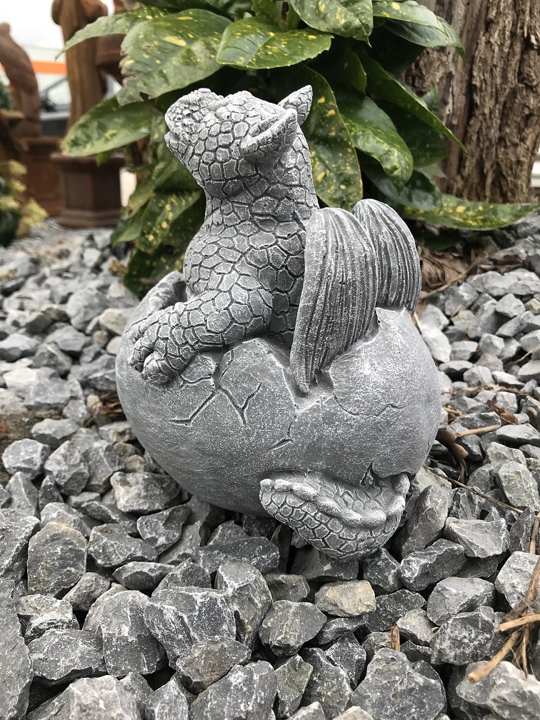 Steinfigur Dinosaurier Baby im Ei - Drachenfigur, Tierfigur Kleiner Drache im Ei