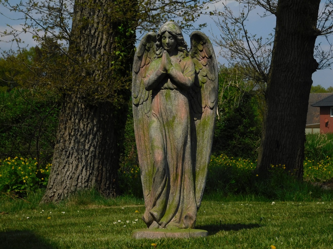 Groot tuinbeeld engel, grote engel, polystone beeld
