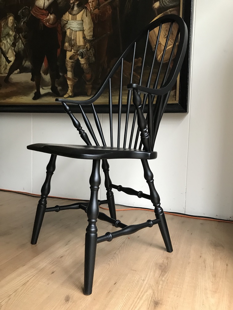 Prachtige handgemaakte houten fauteuil van Nesto, geheel hout 1960, in de kleur zwart, fraaie stoel!, LAATSTE!!