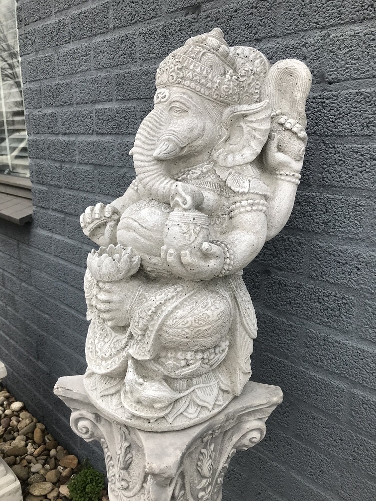 Gartenskulptur Ganesha, Stein, auf Sockel