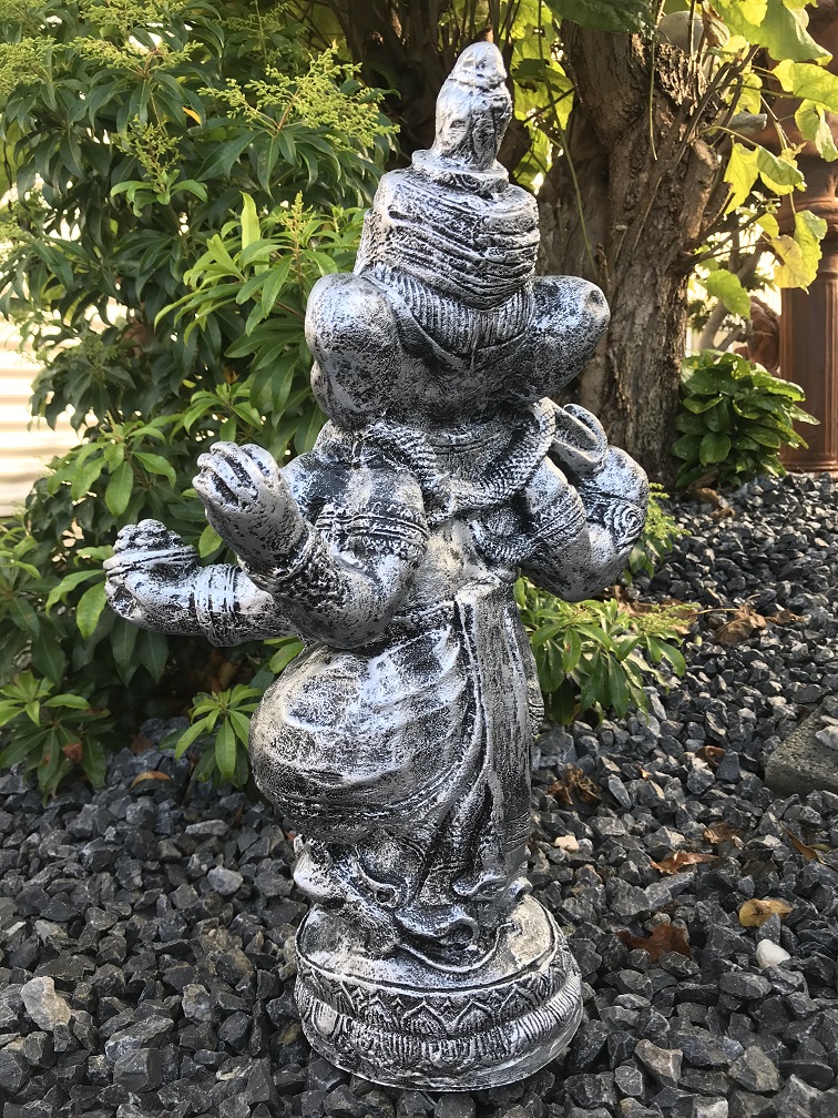 Eine schöne Statue von Ganesha, Hindu-Gott, Polystone, silbergrau