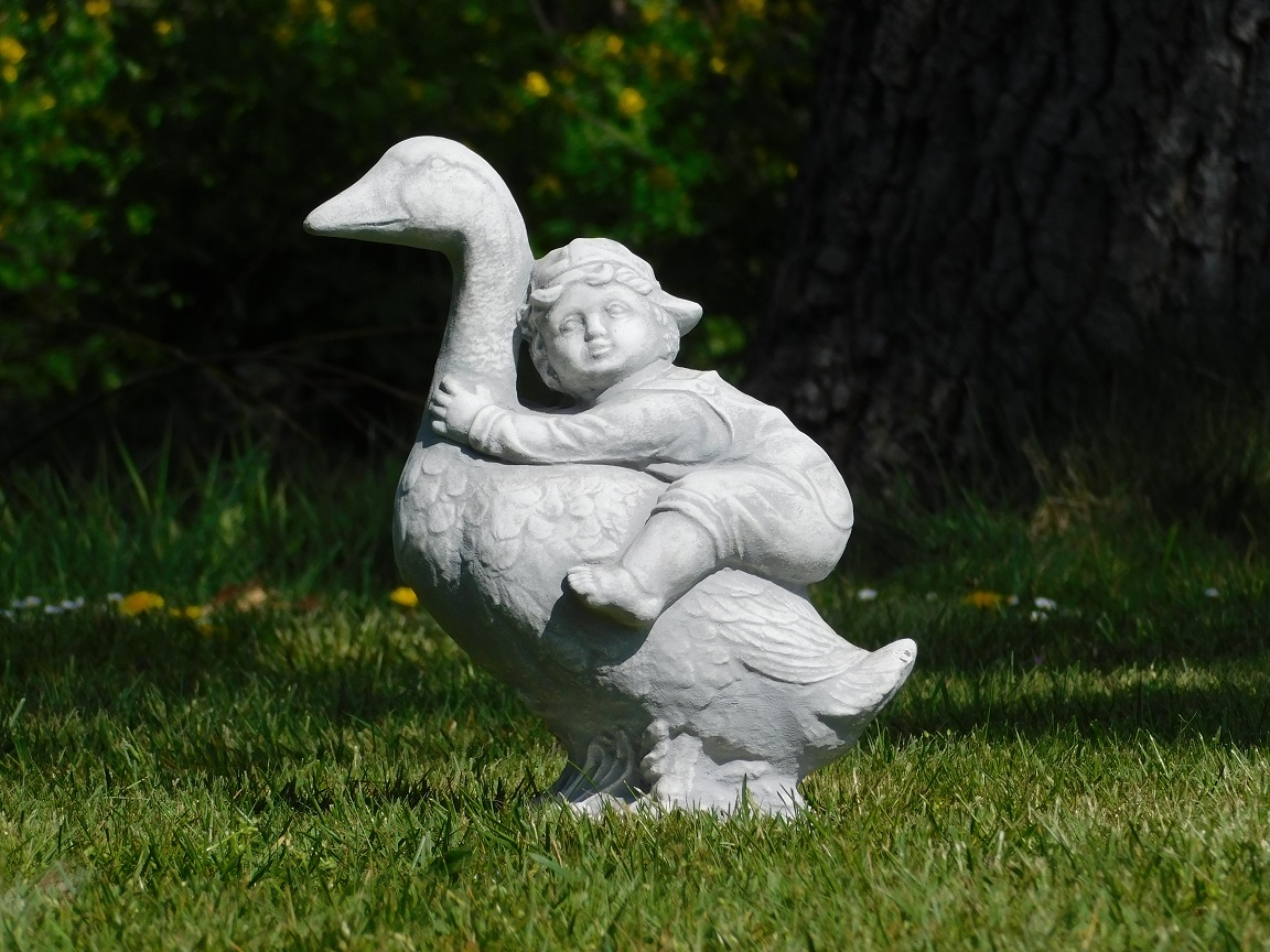 Gartenstatue mit Szene, Gans mit Kind, anmutige Statue