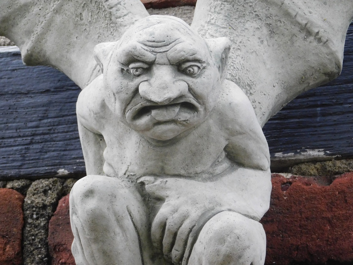 Gargoyle - Fledermaus-Dämonen-Störer - steinerne Kathedralenfigur.