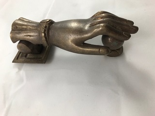 Großer Türklopfer in Form einer Hand, aus schwerem Messing, EINZIGARTIGES Stück