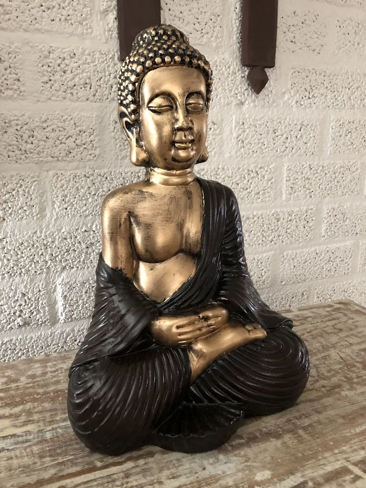 Boeddha beeld ceramic zittend Thais in kleur. - houseandgarden.shop - dé webshop voor in én om het huis!