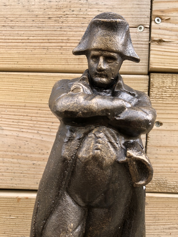 Sculptuur Napoleon, brons-metaal look op marmer voet.