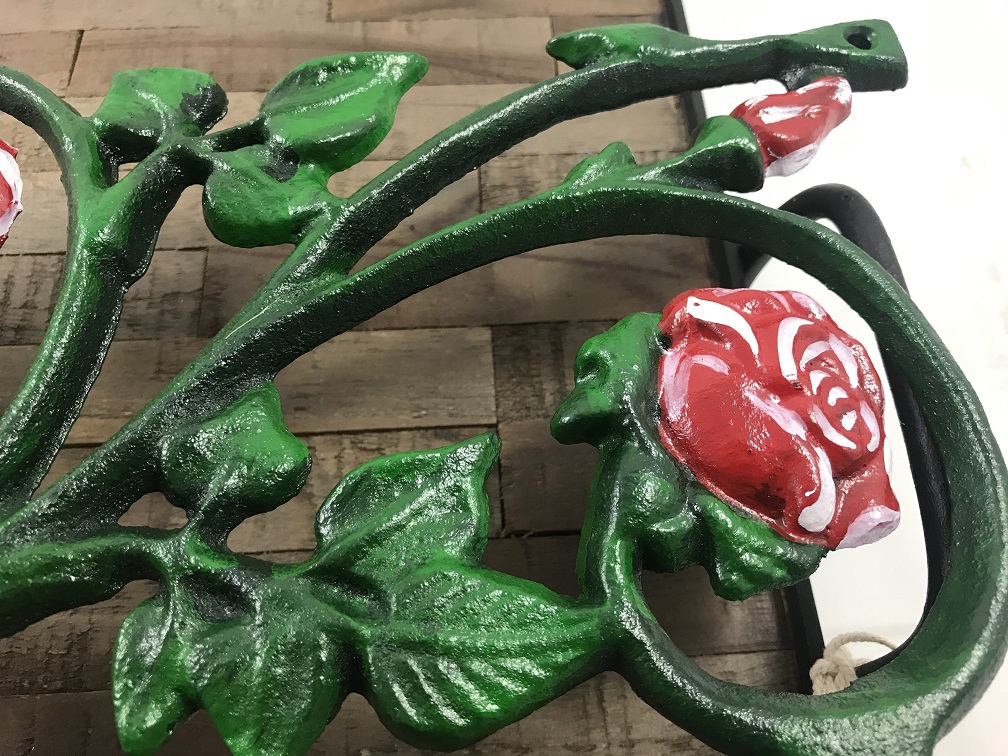 Wand kapstok, gietijzer groen met rozen rood, 3 stevige haken.