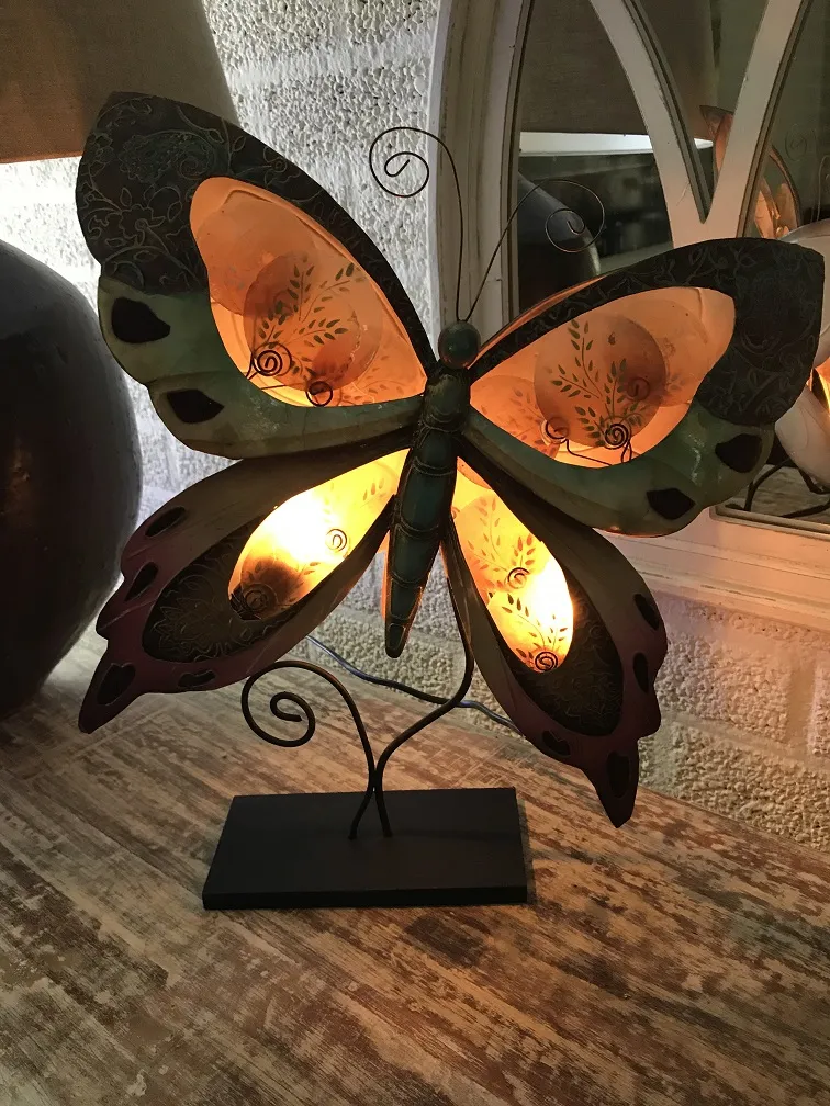Lamp als vlinder, metalen huisdecoratie