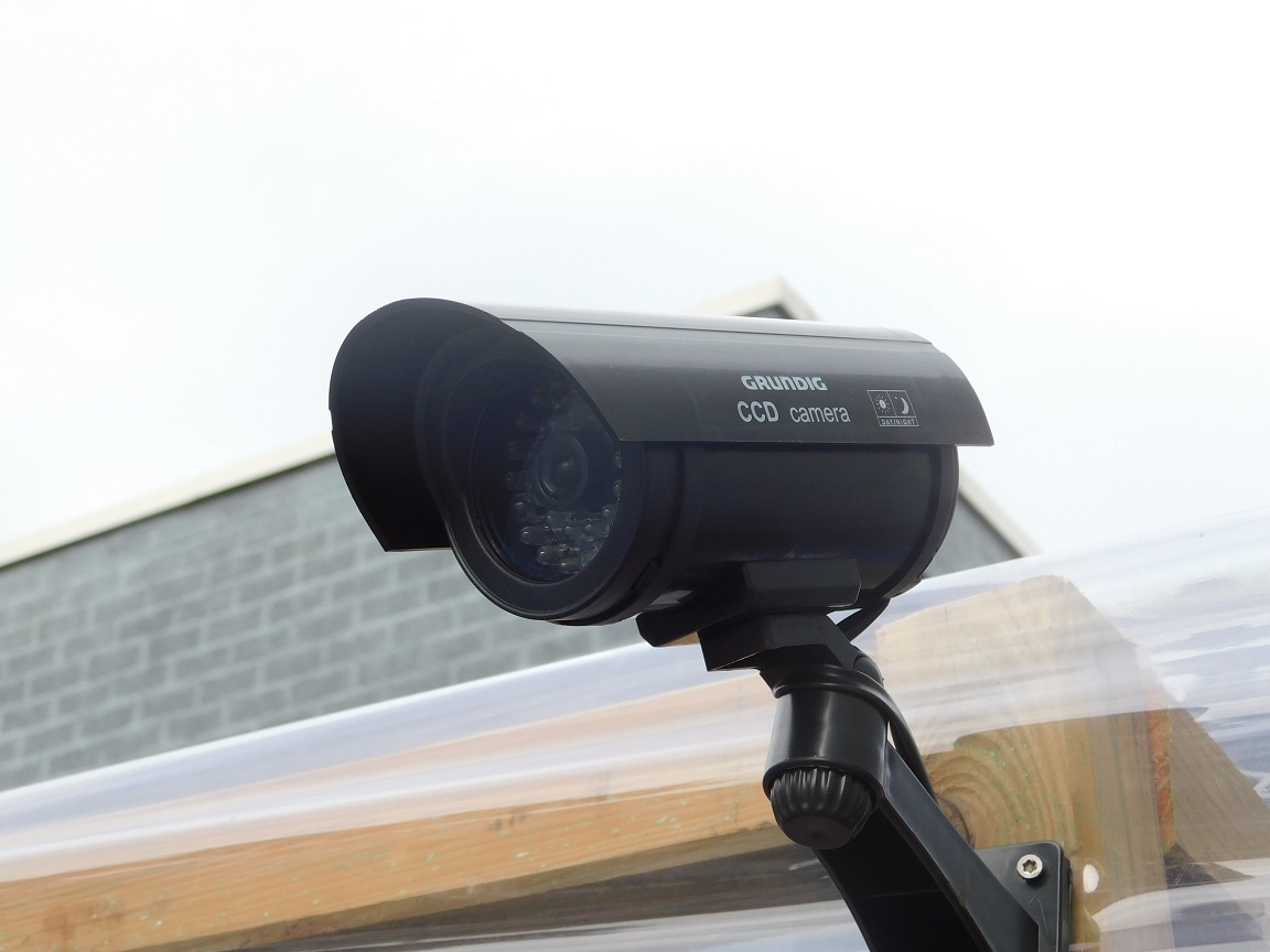 Kamera-Attrappe, Überwachungskamera (drahtlos) von GRÜNDIG