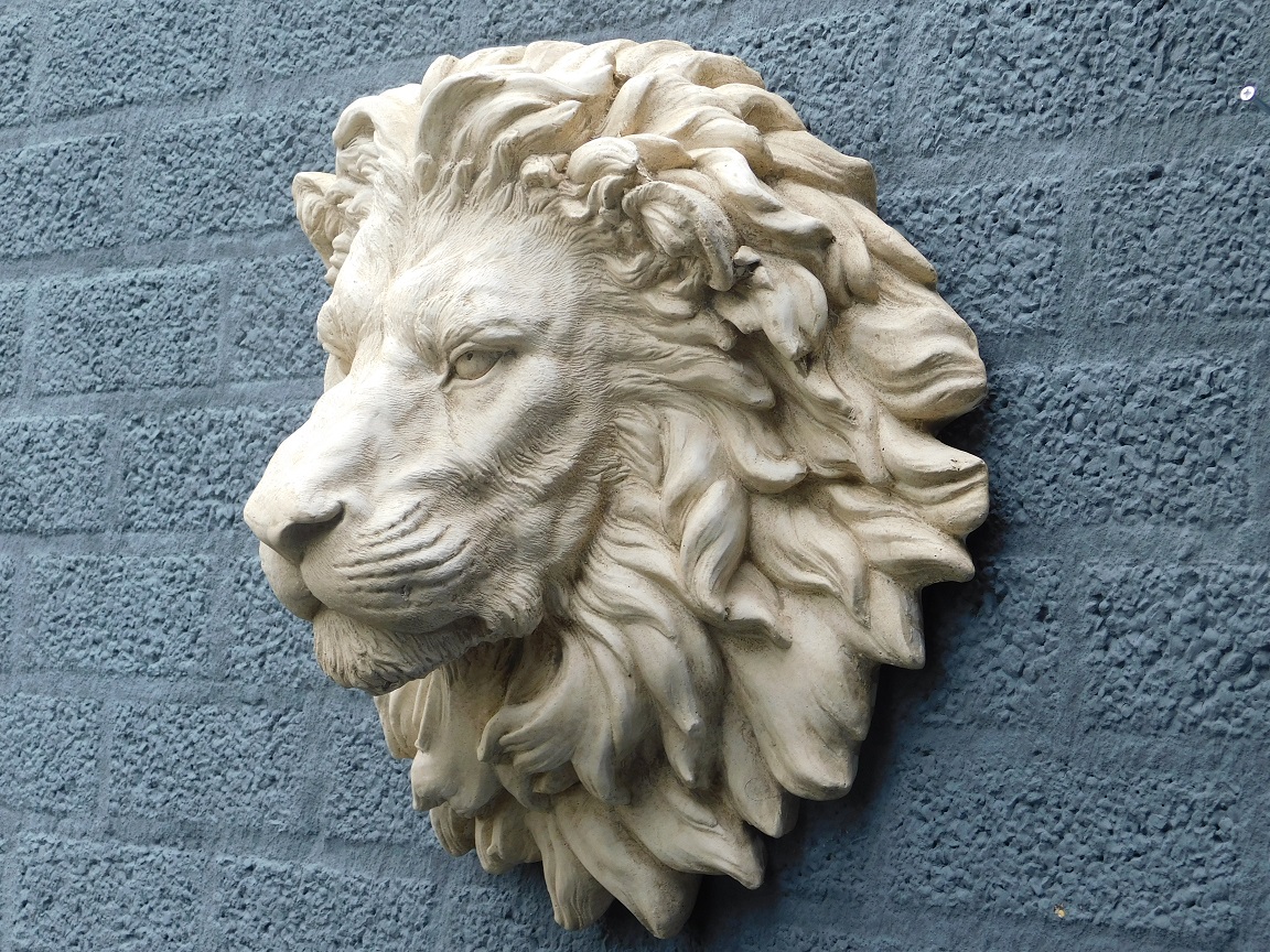 Großer schöner Eindruck voller Löwenkopf, polystein