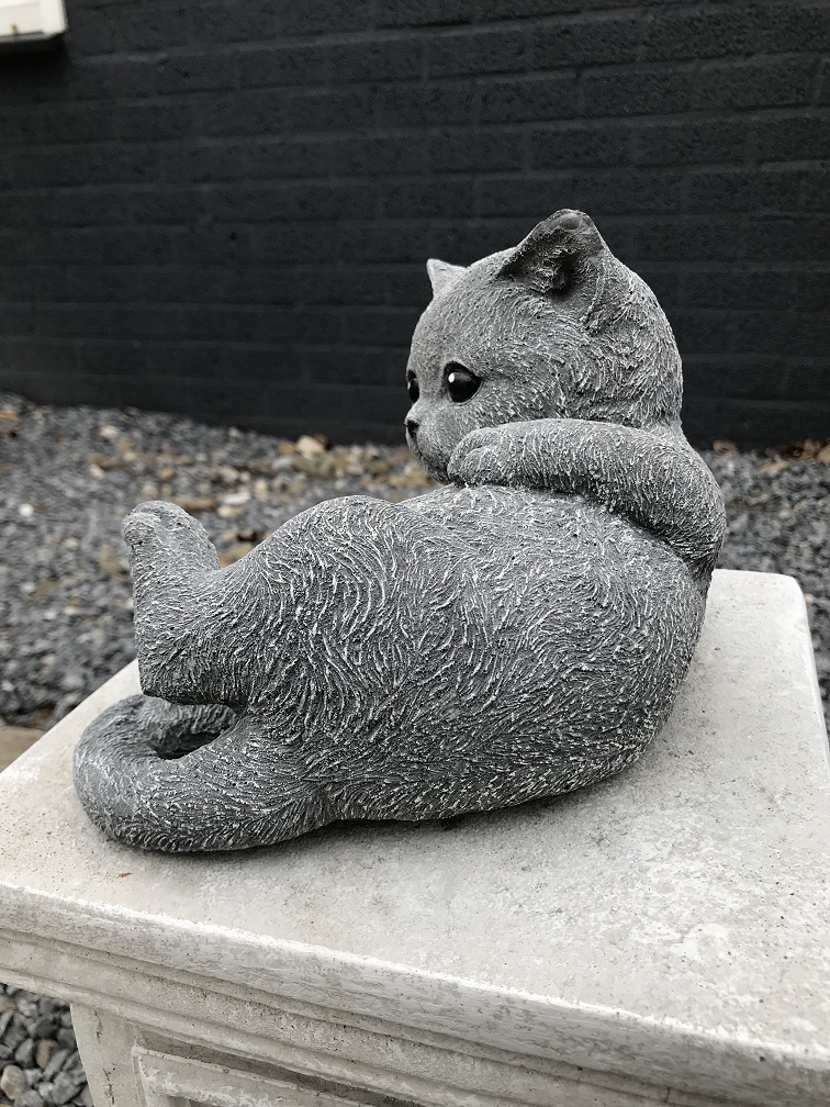 Statue einer spielenden Katze / Katzenmädchen, aus Stein, sehr schön!