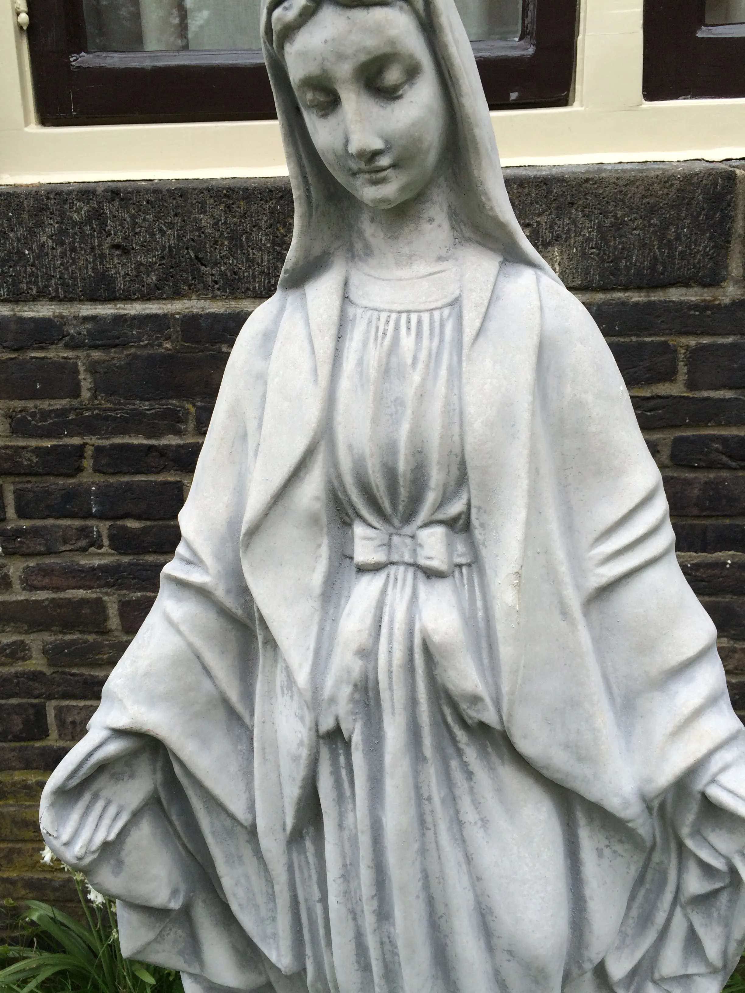 Maria - stenen beeld - 115 cm - met strik - klassiek wit