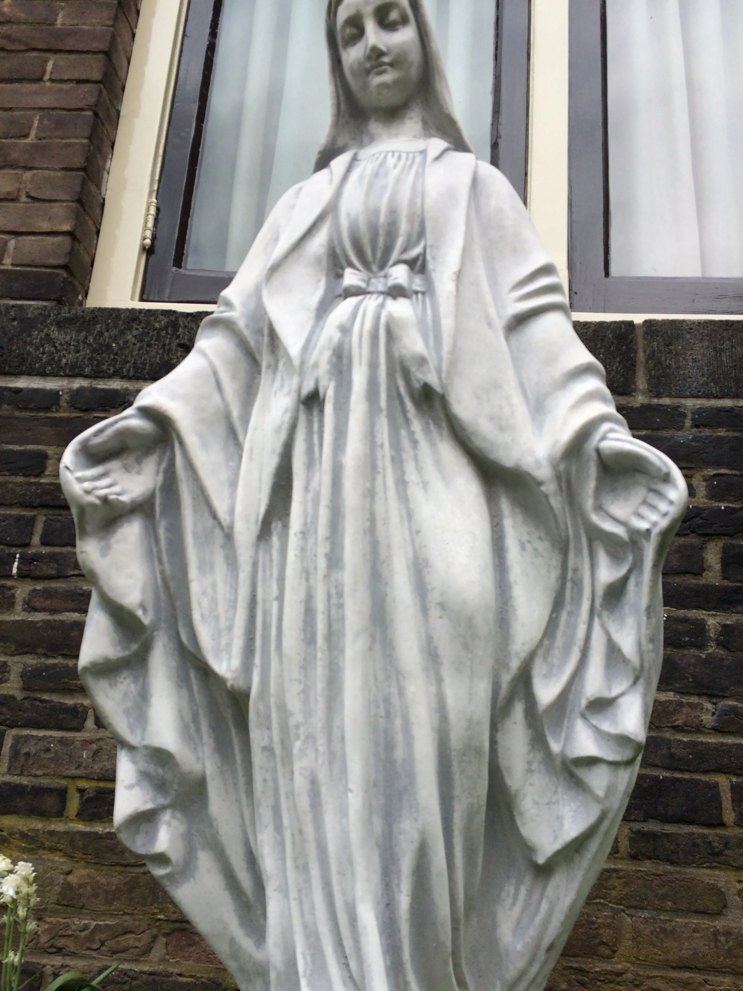 Maria - stenen beeld - 115 cm - met strik - klassiek wit