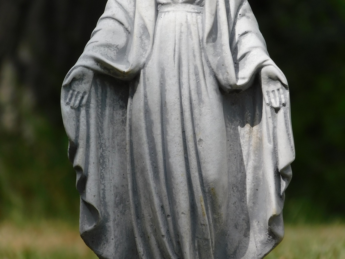 Statue Madonna - massiver Stein