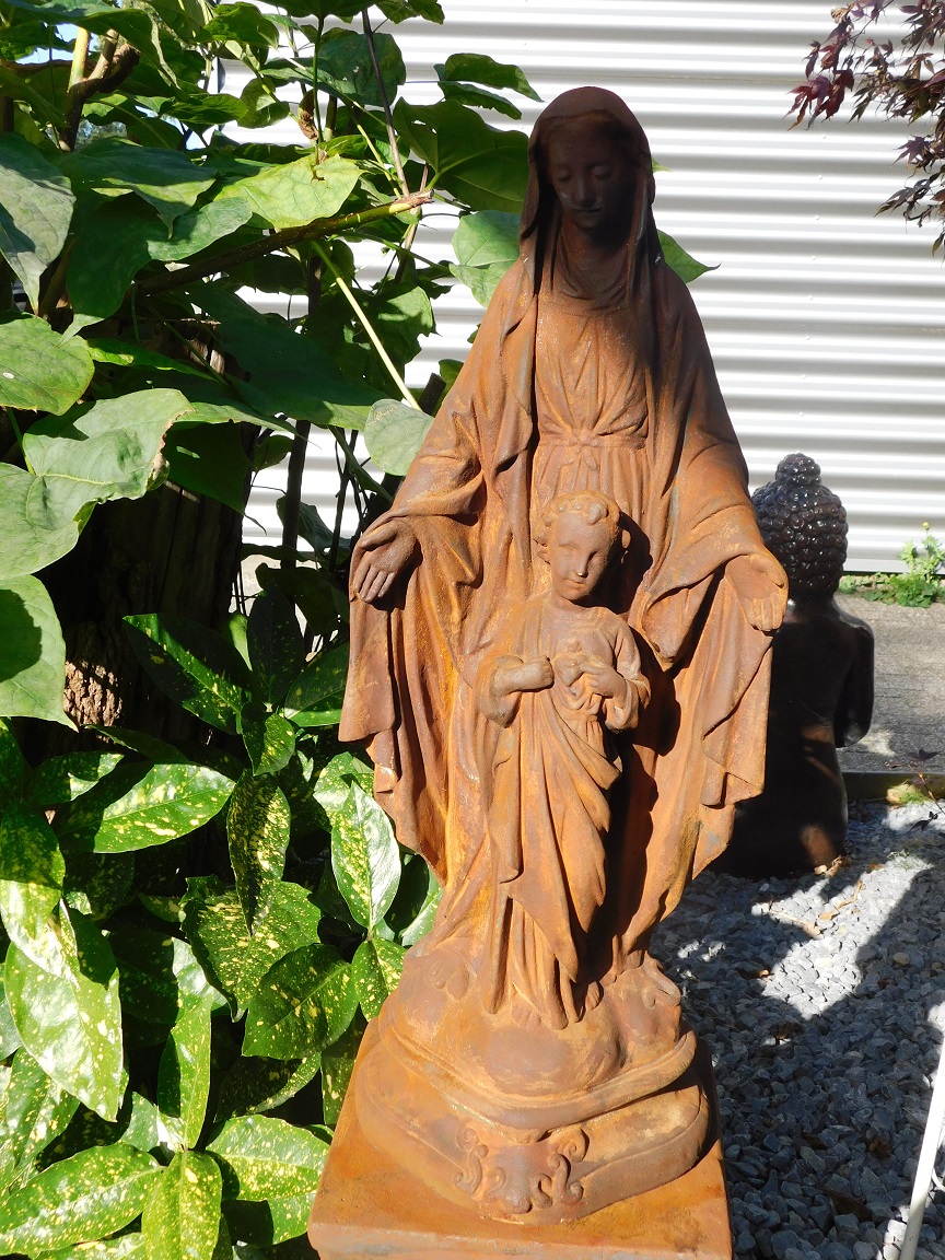Jungfrau Maria mit Kind, Vollsteinoxid auf rh-Sockel