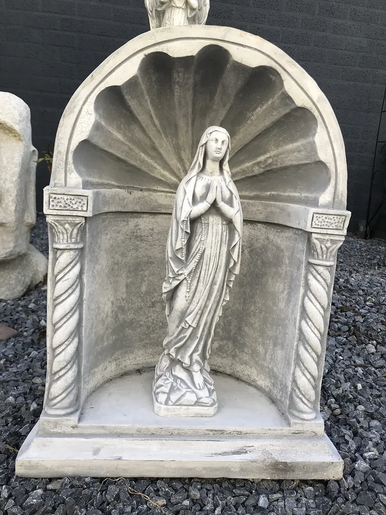 Biddende Maria in kapel - stenen beeld - 44 cm - klassiek