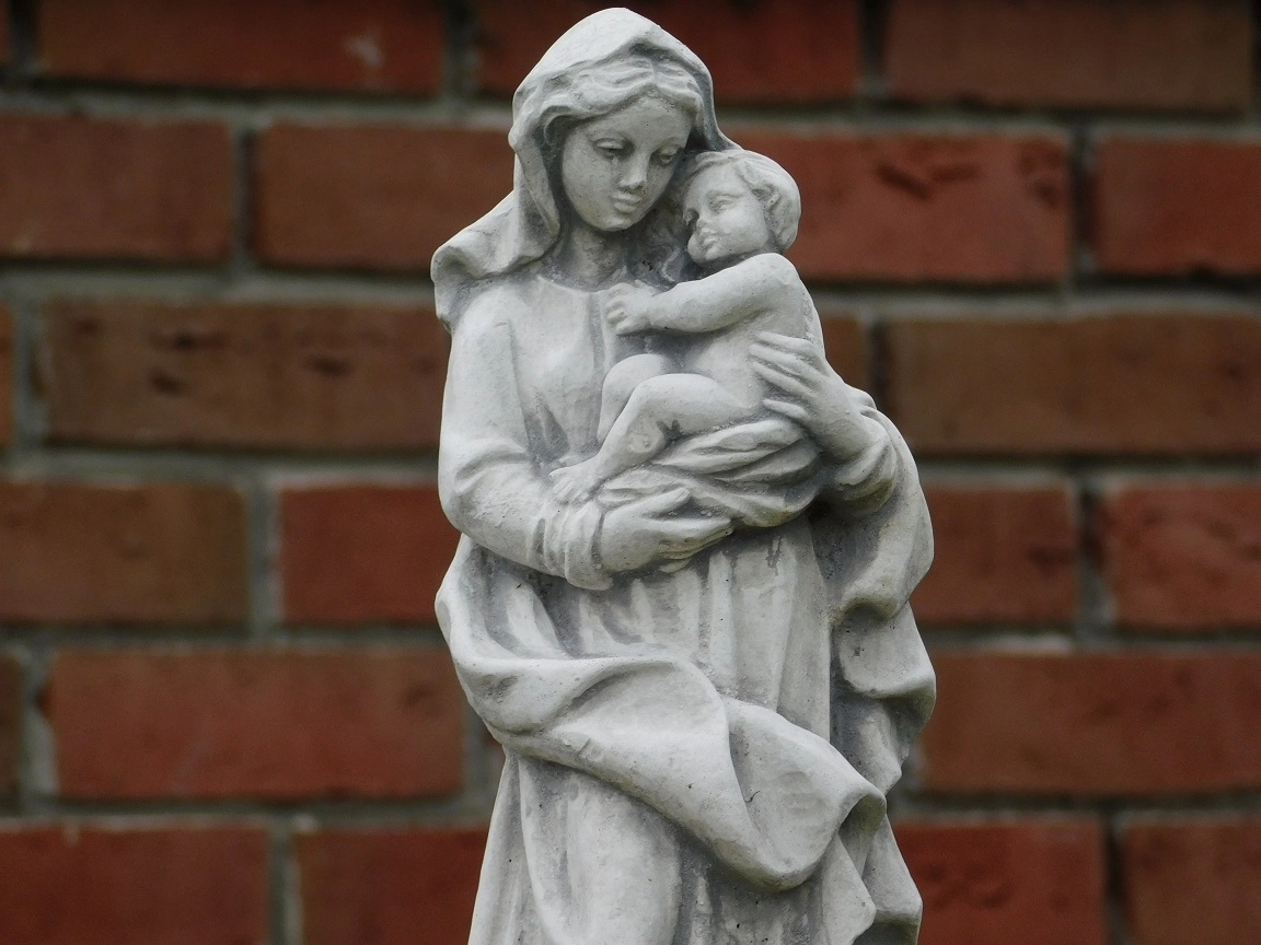 Maria - met kind - stenen beeld - 37 cm - wit en grijs