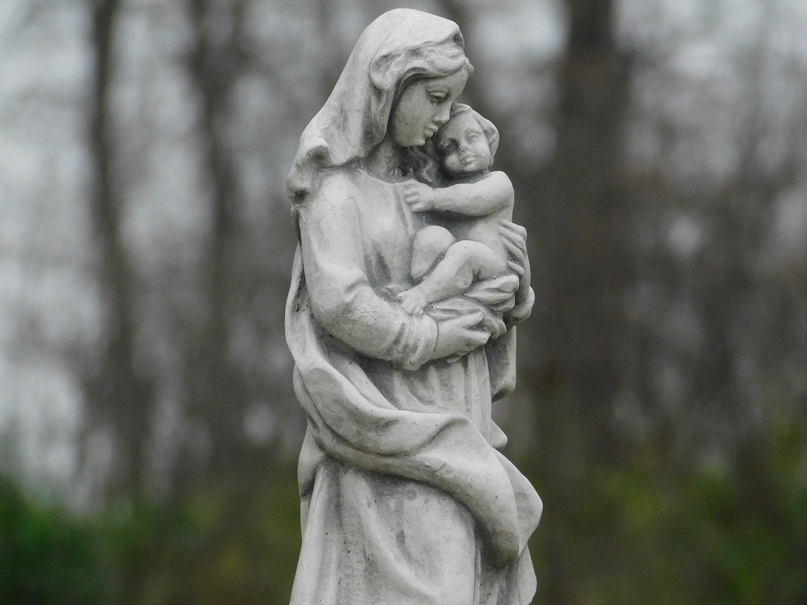 Maria - met kind - stenen beeld - 37 cm - wit en grijs