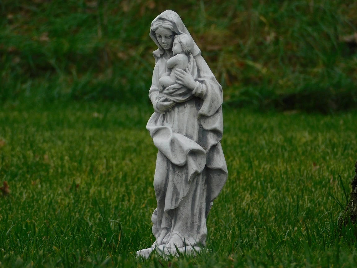 Maria - met kind - stenen beeld - 37 cm - wit en grijs