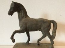 Prachtige sculptuur van een paard, zwaar gietijzeren beeld!!