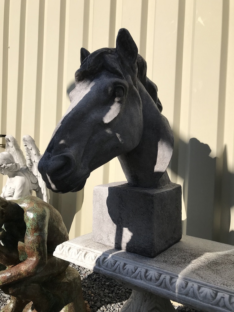 Detaillierter Pferdekopf aus Polyresin, großer Pferdekopf, Gartenstatue