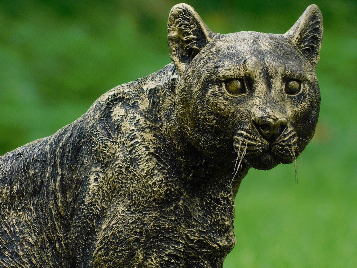 Gartenstatue Panther, hochwertiger Polystone, Leopard Gold Schwarz