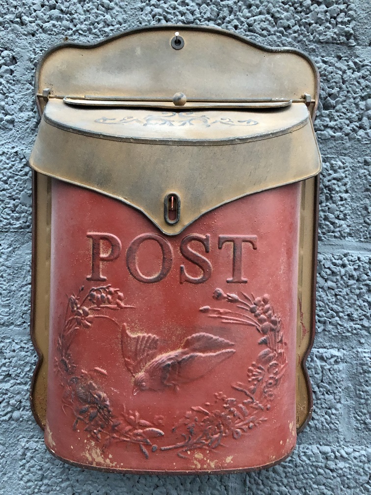 Vintage brievenbus, zink, robuust rood