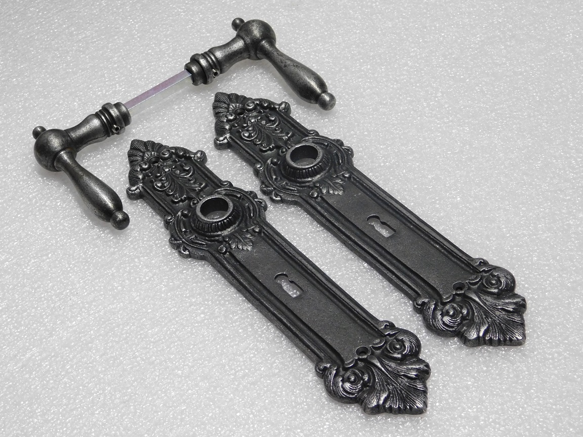 Set deurbeslag 'Classic' - klinken en deurplaten BB 72 - gietijzer verzinkt