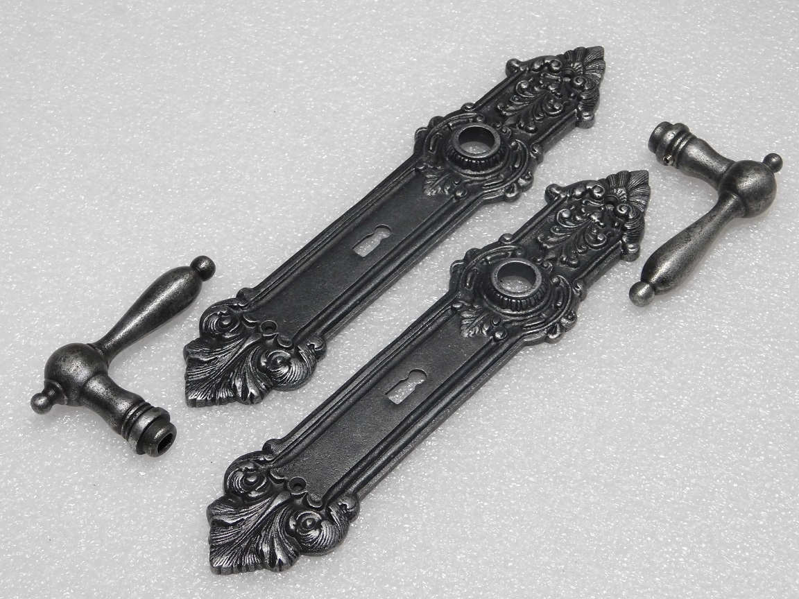 Set deurbeslag 'Classic' - klinken en deurplaten BB 72 - gietijzer verzinkt