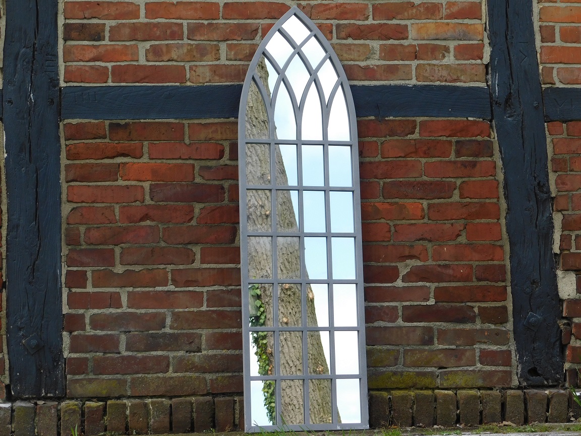 Schöner Spiegel als Kirchenfenster, groß, mit Metallrand