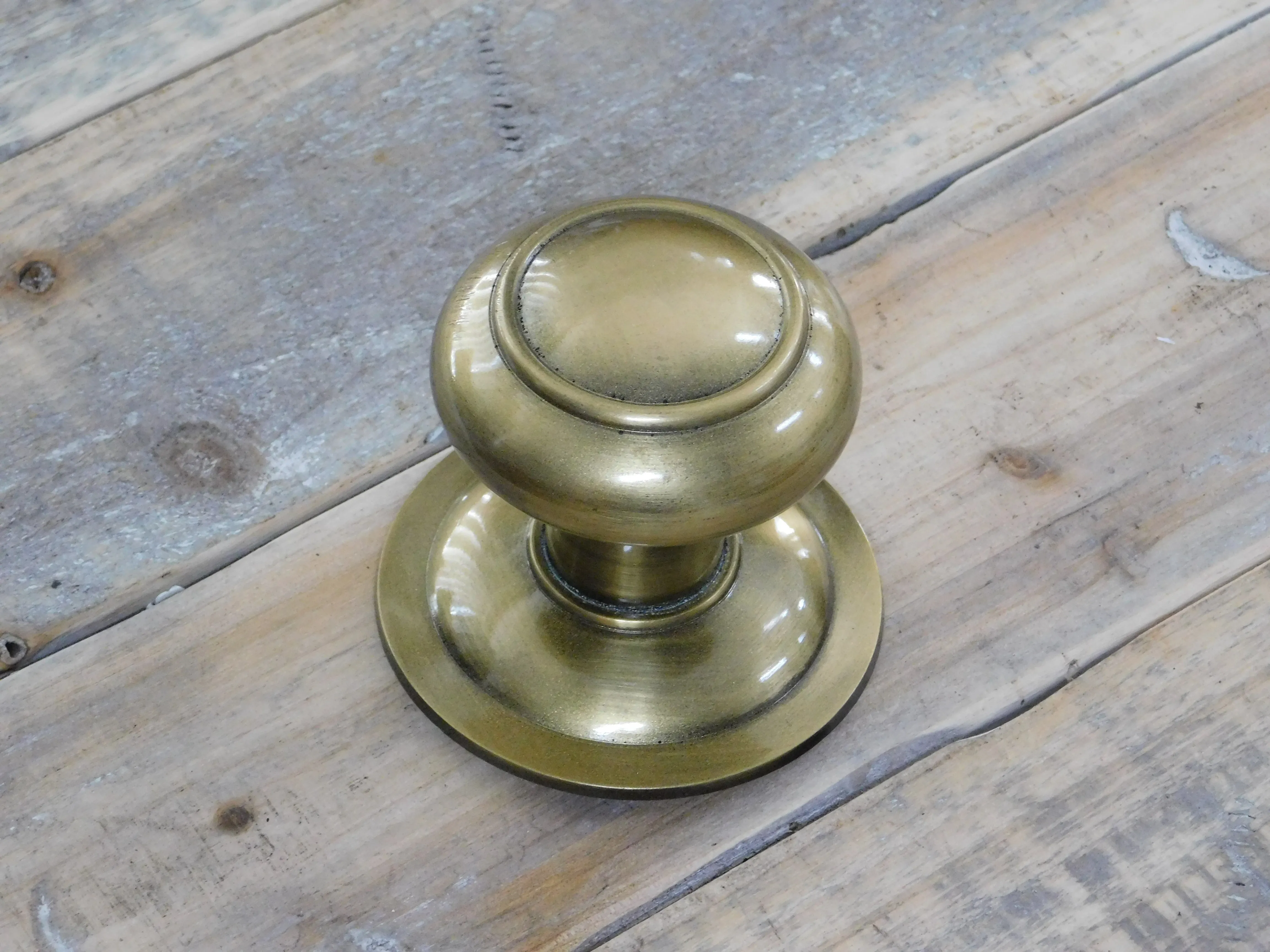 Koperen knop voor de voordeur - deurknop antieke knop, ... - houseandgarden.shop - dé webshop voor decoratie in om het huis!