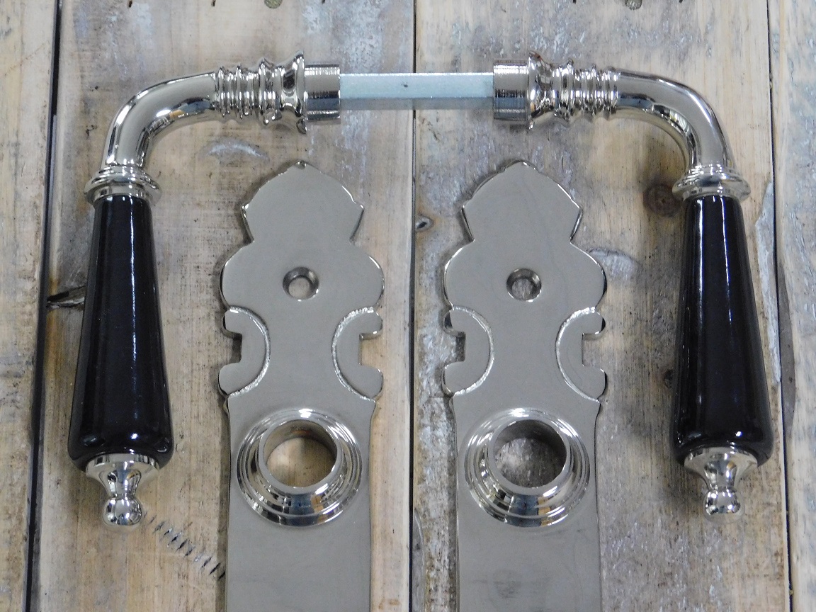 Set deurbeslag in nikkel gepolijst met keramische handgreep Antiek zwart + lang schild BB72