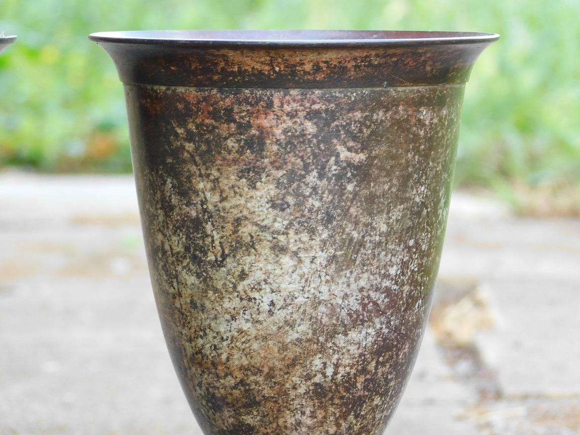 Exklusiver Satz von 2 Vasen - Metall