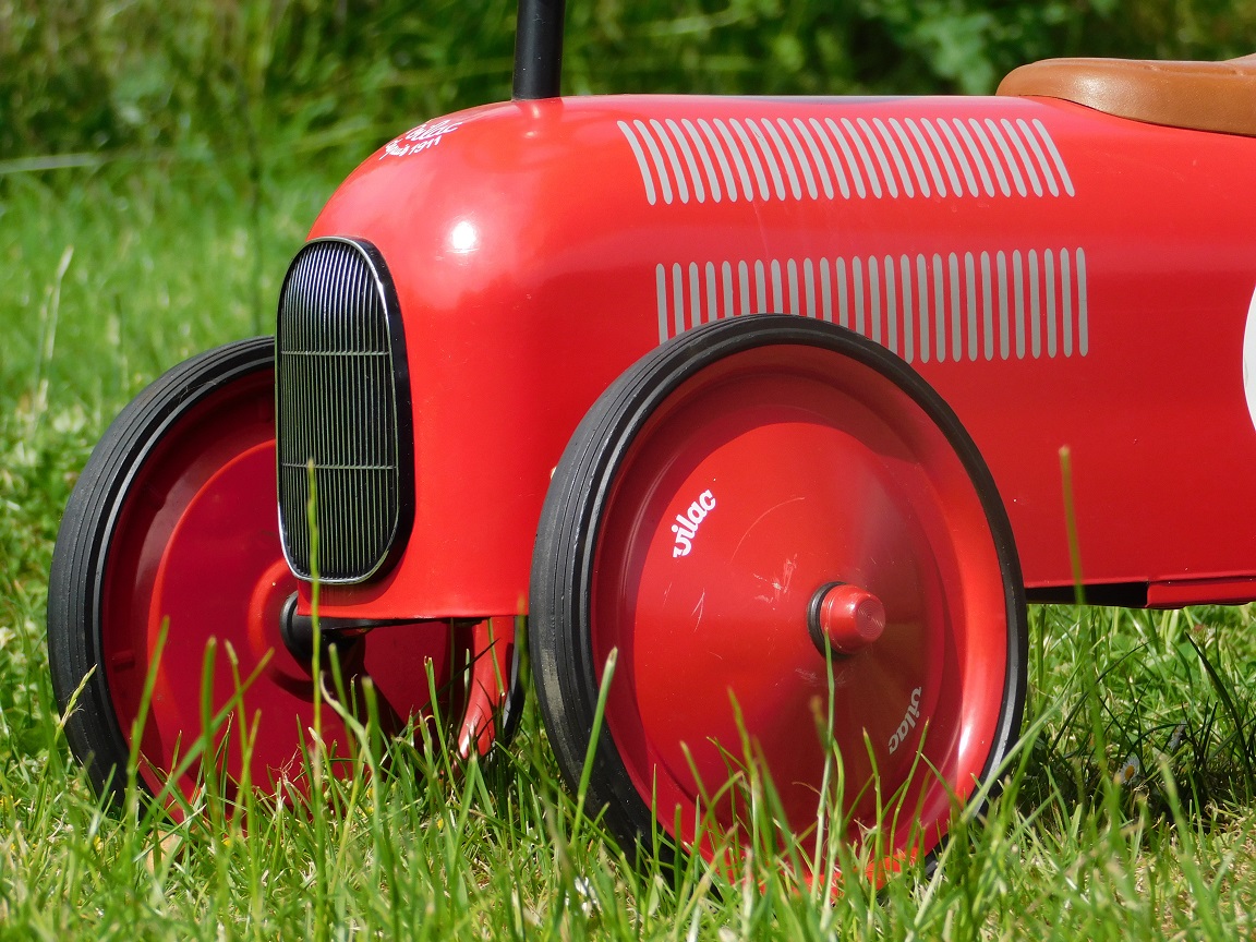 Voiture rouge vintage – métal – Vilac – 80 cm – voiture pour enfants