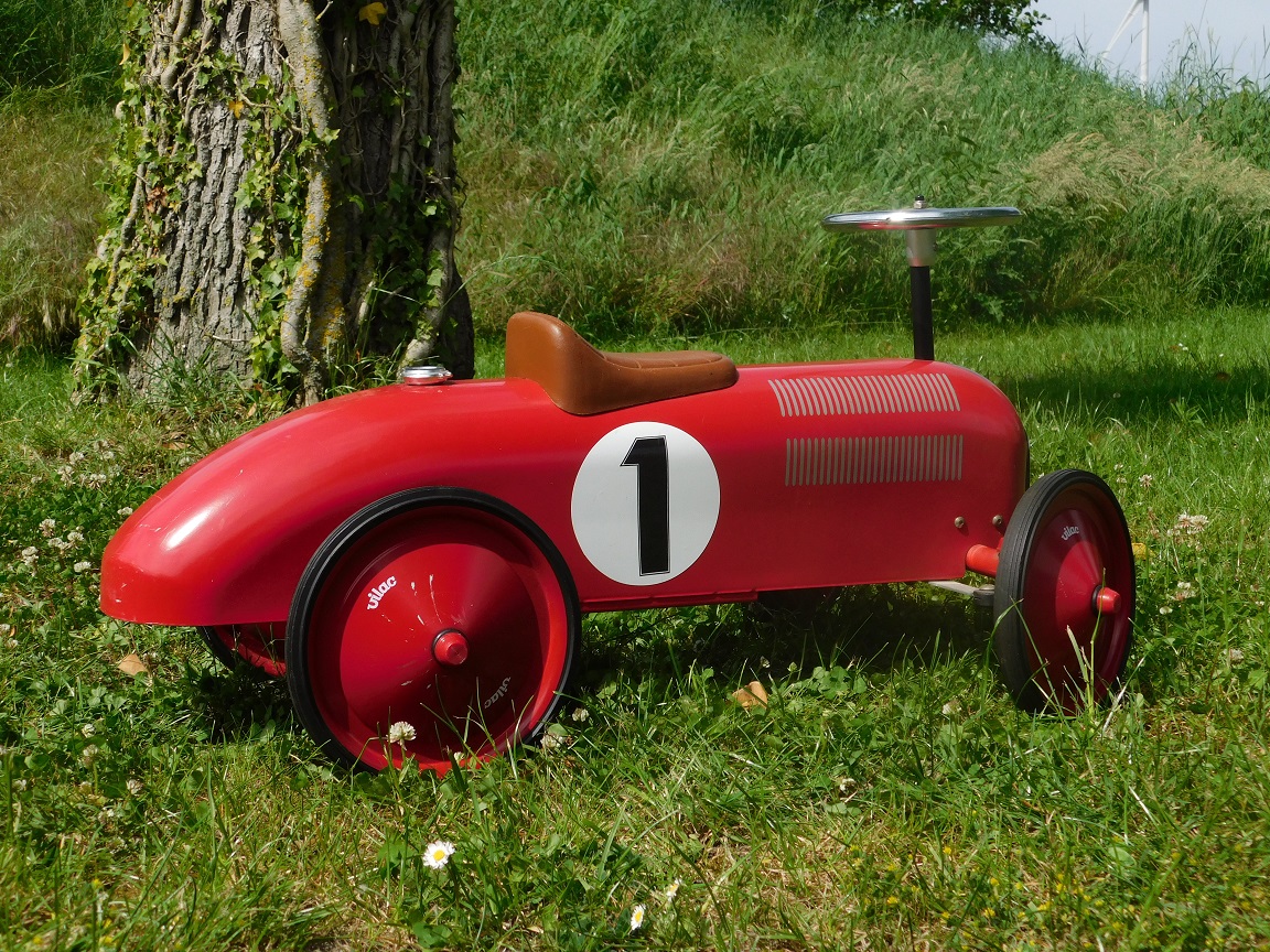 Voiture rouge vintage – métal – Vilac – 80 cm – voiture pour enfants
