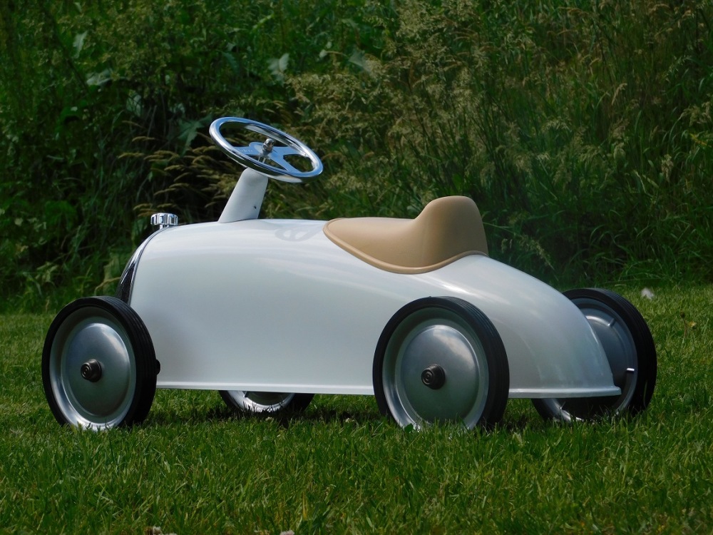 Voiture blanche vintage – métal – 85 cm – décoration unique