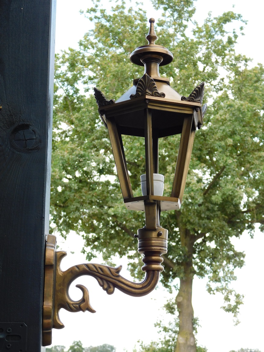 Prachtige klassieke wandlamp Karel - messing gepatineerd
