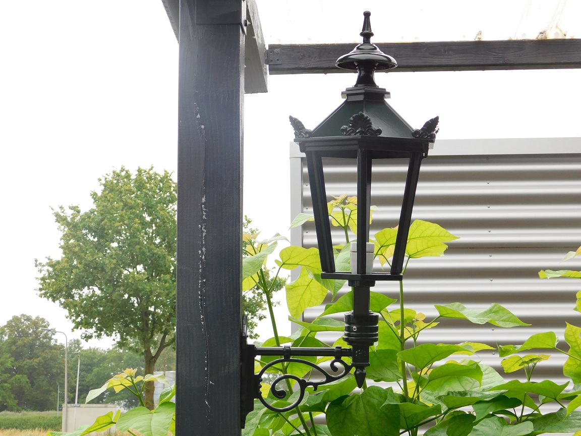 Wandleuchte, grün - Aluminium, dekorativer Arm + mittlerer Schirm - Gartendekoration