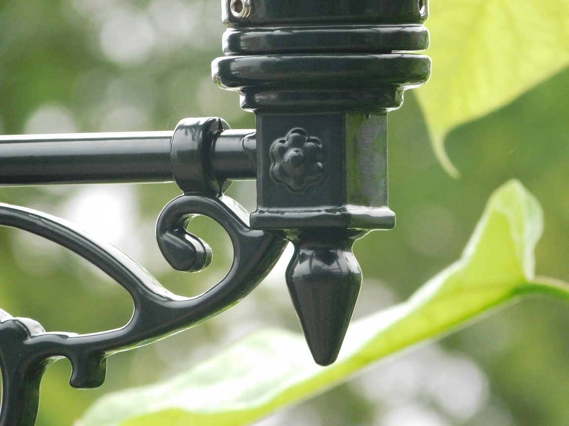 Wandleuchte, grün - Aluminium, dekorativer Arm + mittlerer Schirm - Gartendekoration