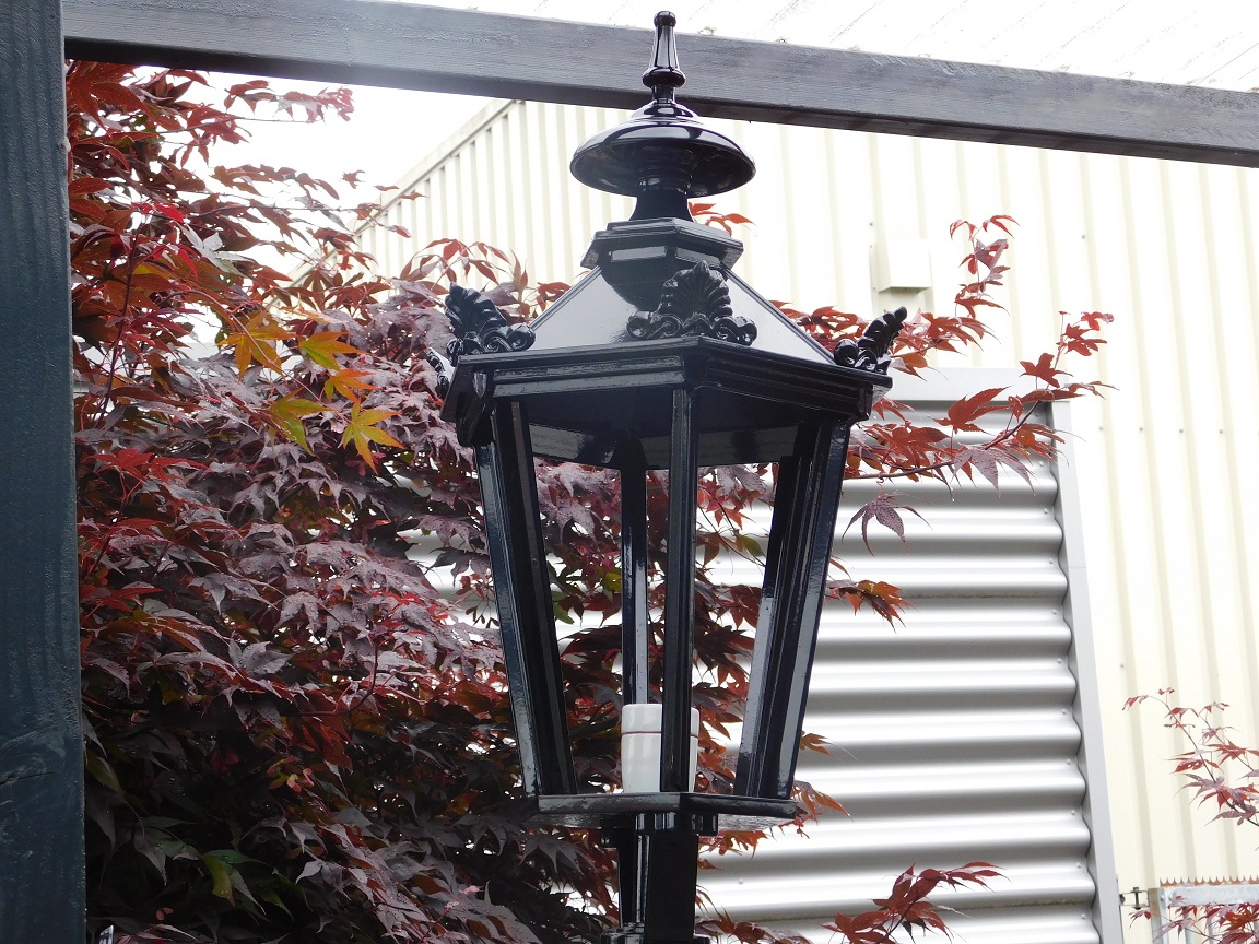 Außenlampe, Aluminium - schwarz, Schlossarm + mittlerer Schirm