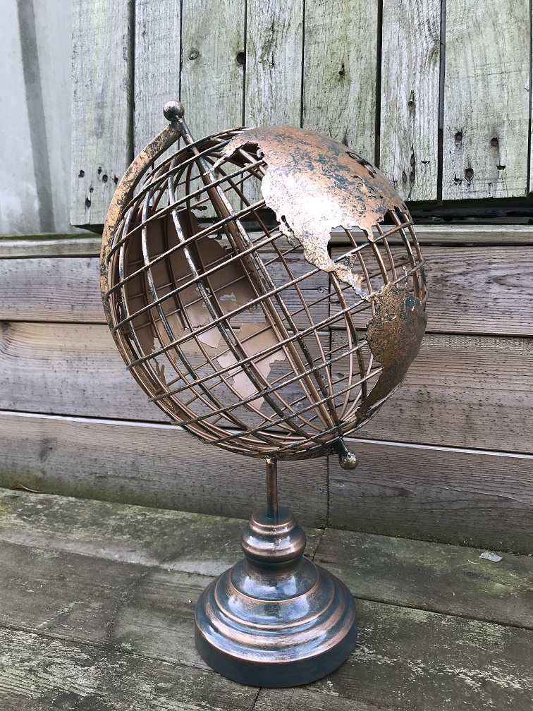 Metalen wereldbol, goud/zwart look, fraai decoratief item!