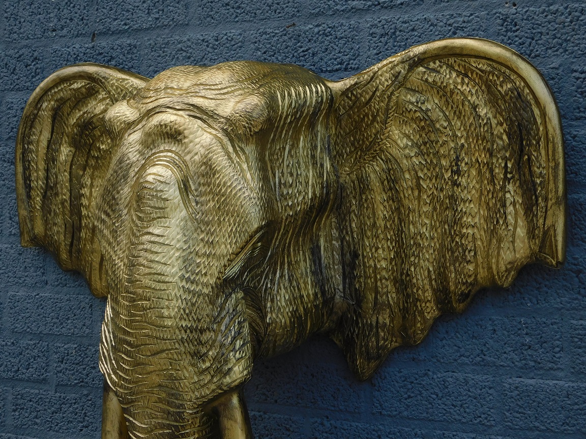 Fors wandornament van een olifant, goud-zwart look, heel groot en fors!