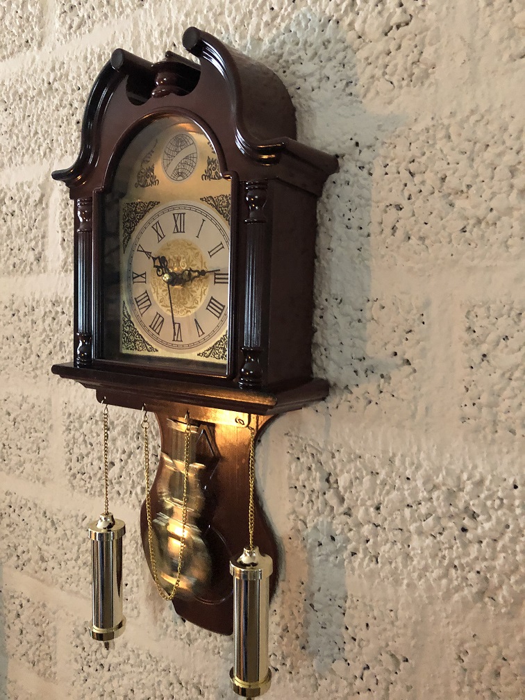 Schöne und schöne dekorative Uhr, Zaanse Aussehen