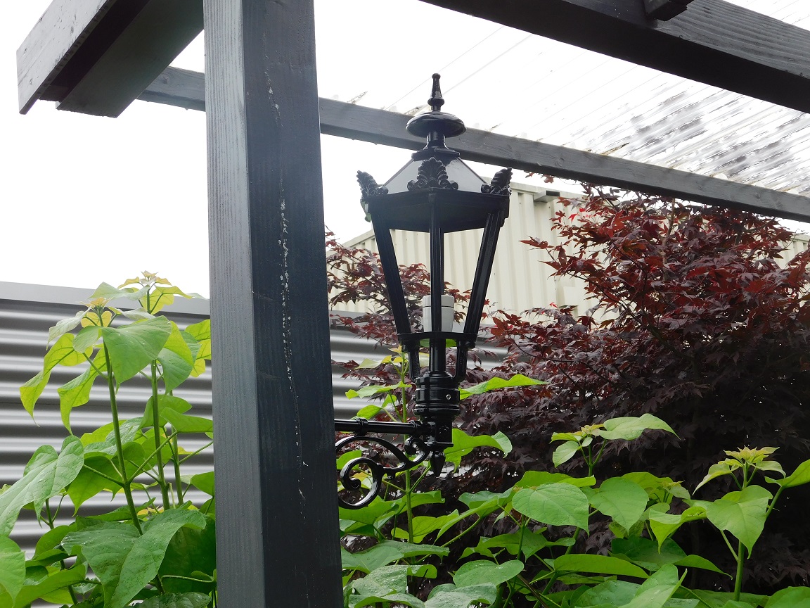 Wandlamp, aluminium - zwart, decoratieve arm + kleine kap - tuinverlichting